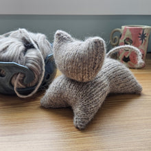 Load image into Gallery viewer, Cozy Kitty Knitting Pattern